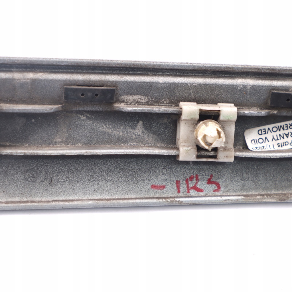 фото №12, Mercedes c209 молдинг крыла правый задняя серебристая a2096902662