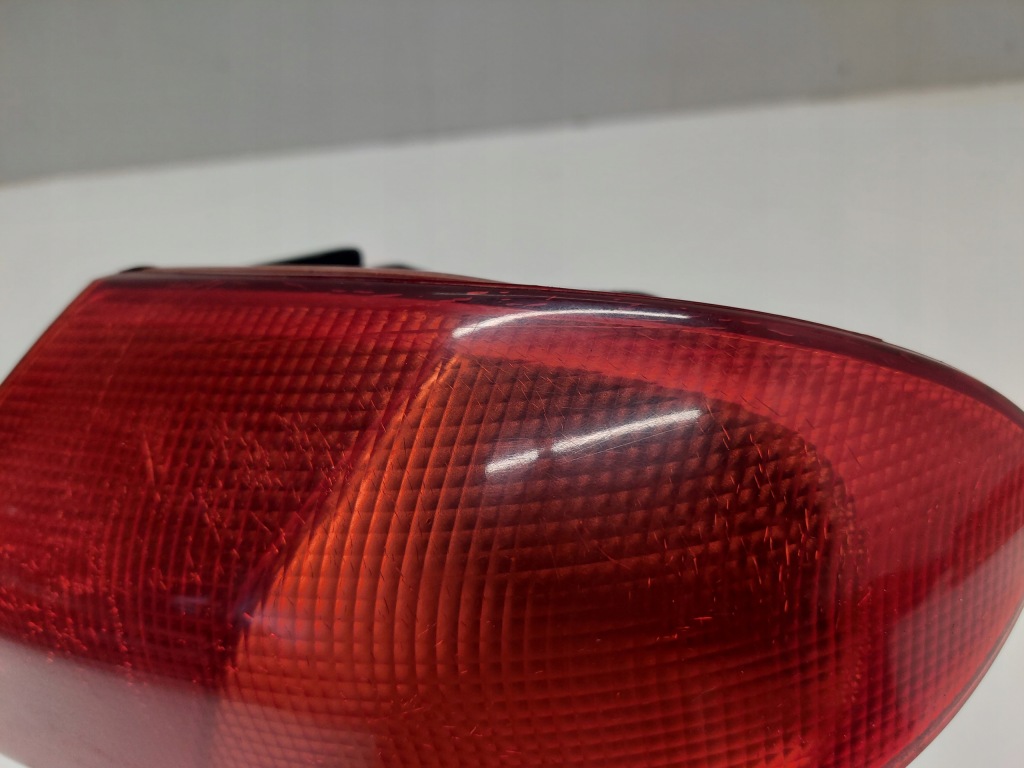 фото №4, Лампа права задня alfa romeo 166