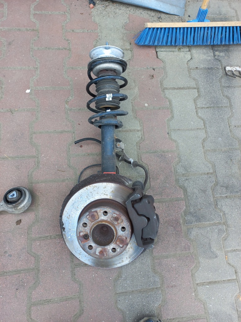 фото №1, Bmw 1 e87 поворотный кулак левая