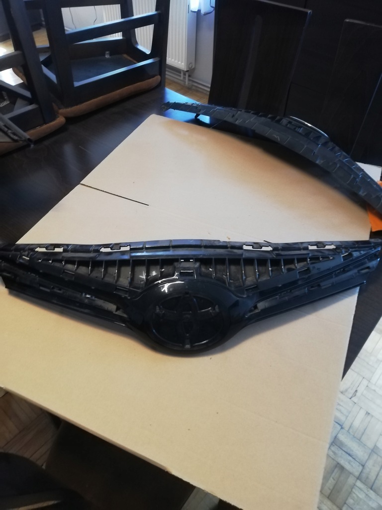 фото №1, Toyota avensis t27 решётка радиатора решётка радиатора 53114-05120