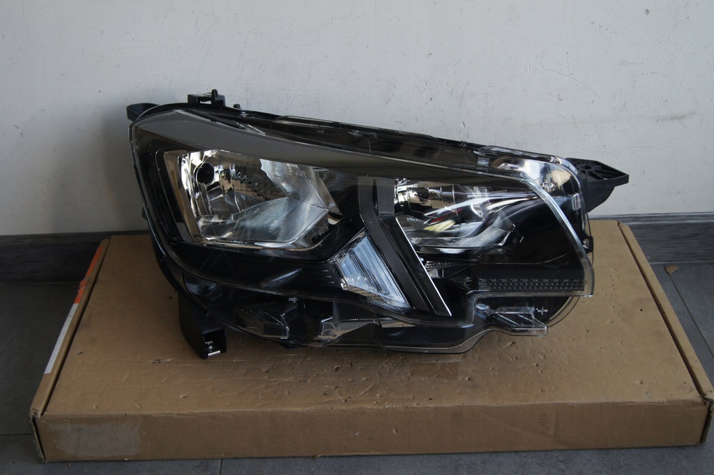 фото №1, Лампа peugeot partner rifter правая europa 2018-