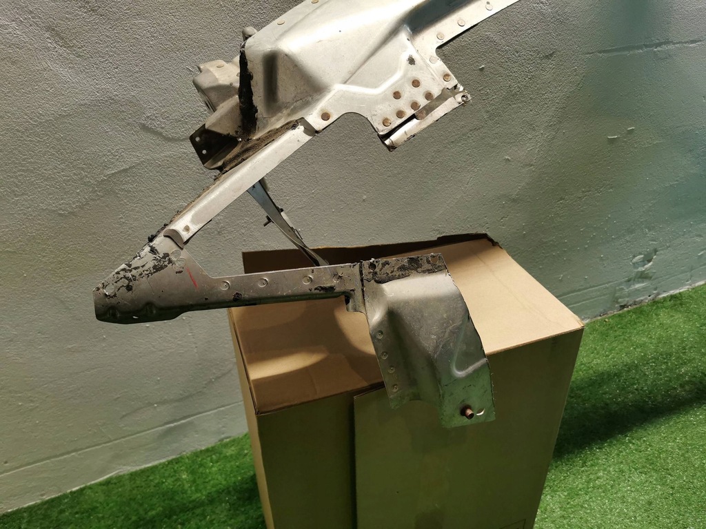 фото №7, Ferrari f8 tributo 19-23 обшивка бічний bok кузов поріг блок двигуна 86252900