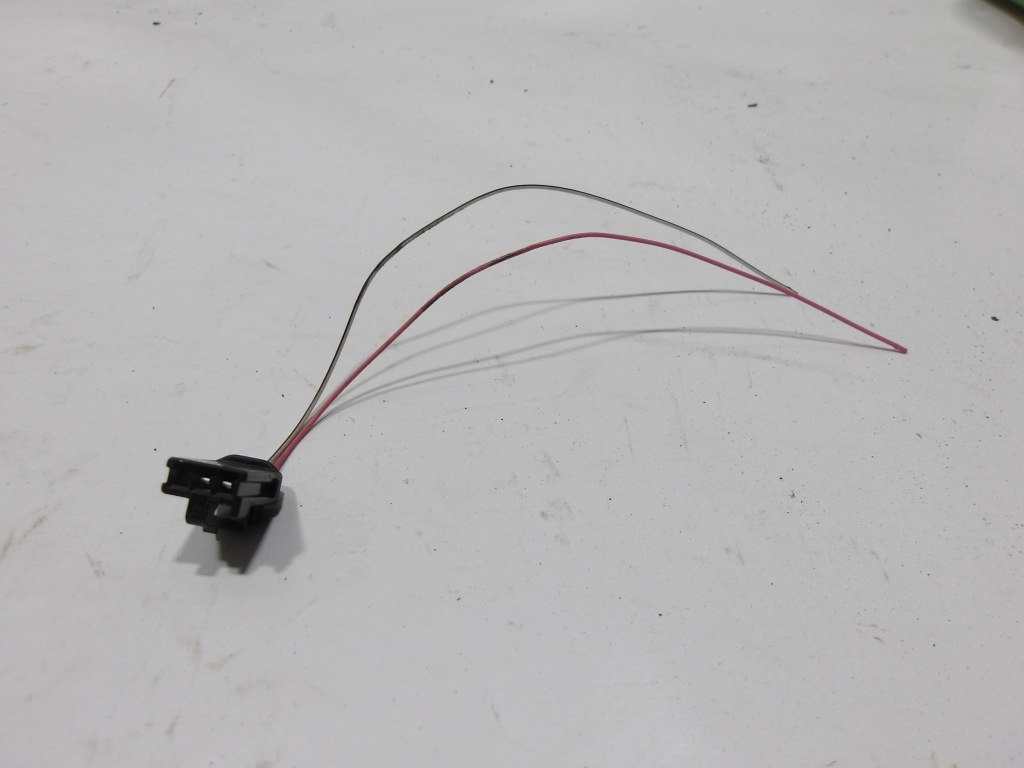 Купити Штекер колодка заскочки поперечина задні toyota avensis t27