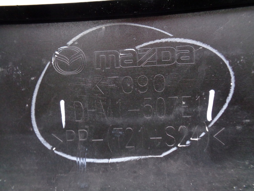 фото №4, Молдинг бампера верхний решётка радиатора mazda 2 20- lift
