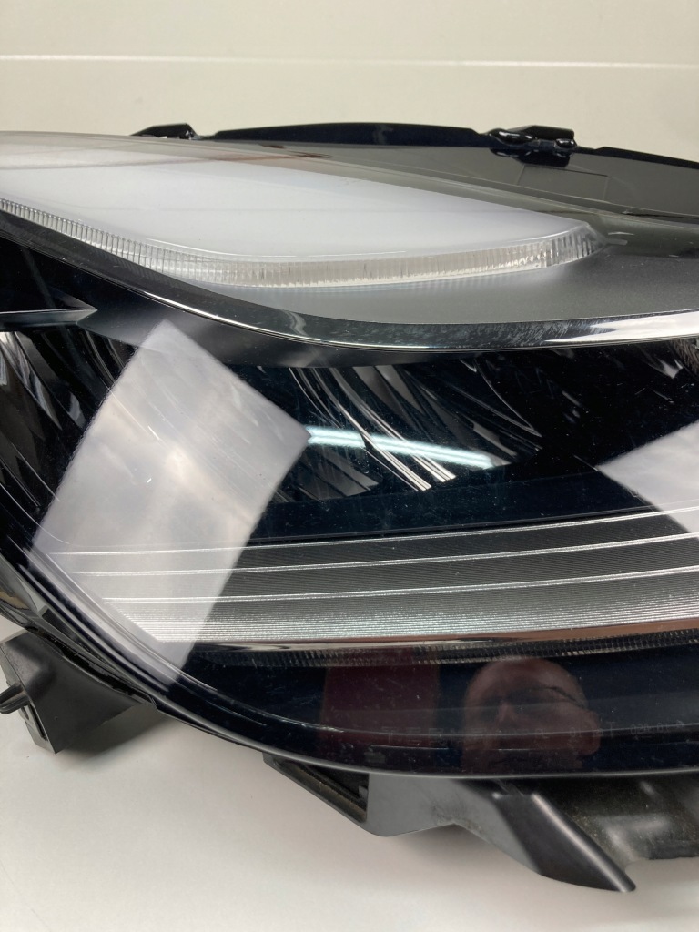 Лампа права передня tesla 3 1077376 Недорого