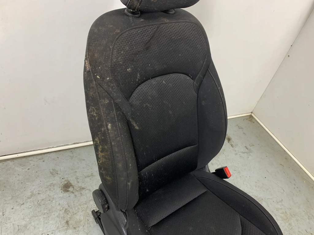 фото №7, Hyundai i30 2019 перед сторона права сидіння, сидіння