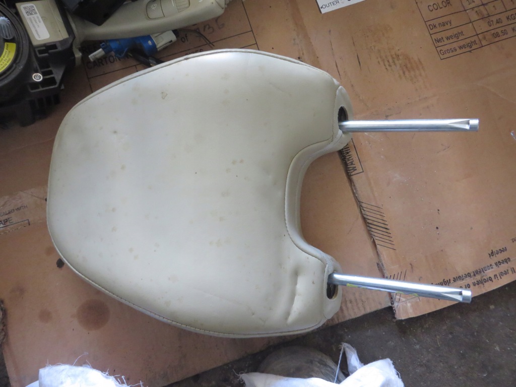 фото №1, Volvo xc60 подголовник правый перед 08-13 x