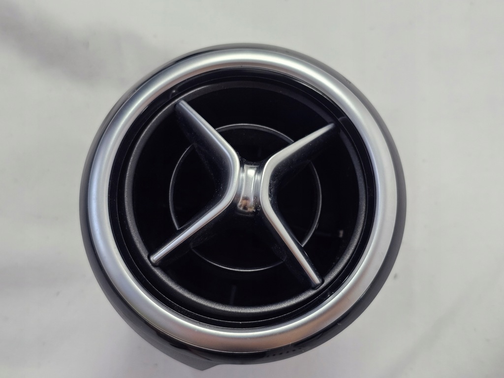 фото №1, Решітка обдув повітропровід w246 mercedes a2468303900 ліва