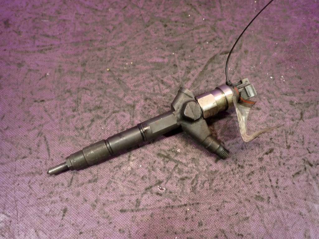 Купить Denso 16600au600 форсунка