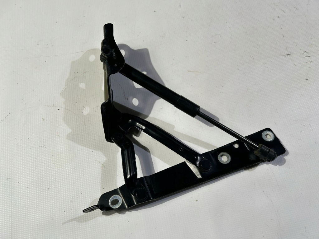 Петля привід кришки багажника праві dodge challenger 2015- Київ