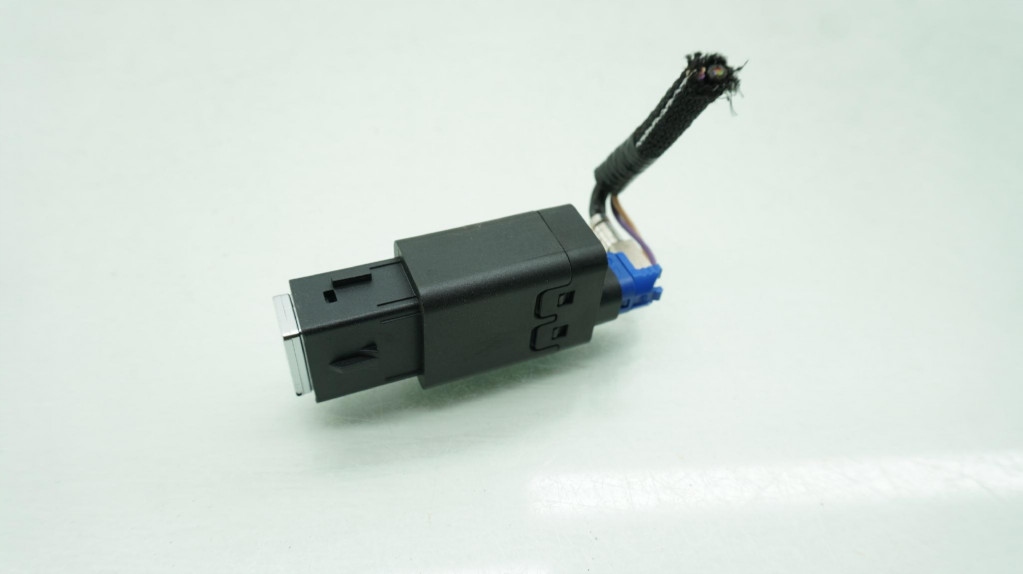 фото №1, Opel corsa f блок управления розетка usb port 9848394780