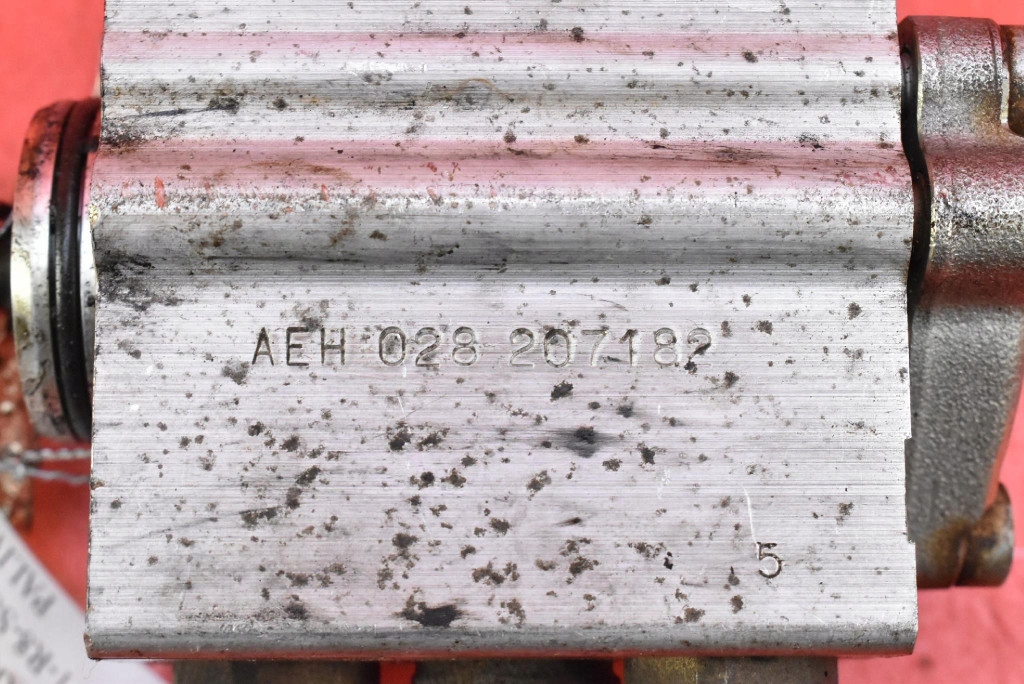 Помпа насос wysokiego тиску пального 03c127025l vw golf 5 v 1.4 fsi 90km Недорого