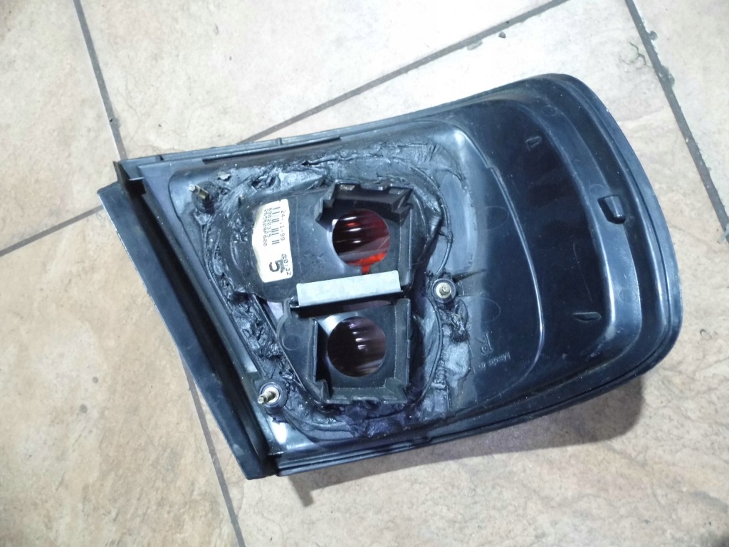 Nissan p11 2.0b 98' лампа правий задній 89020315 Зі Шроту