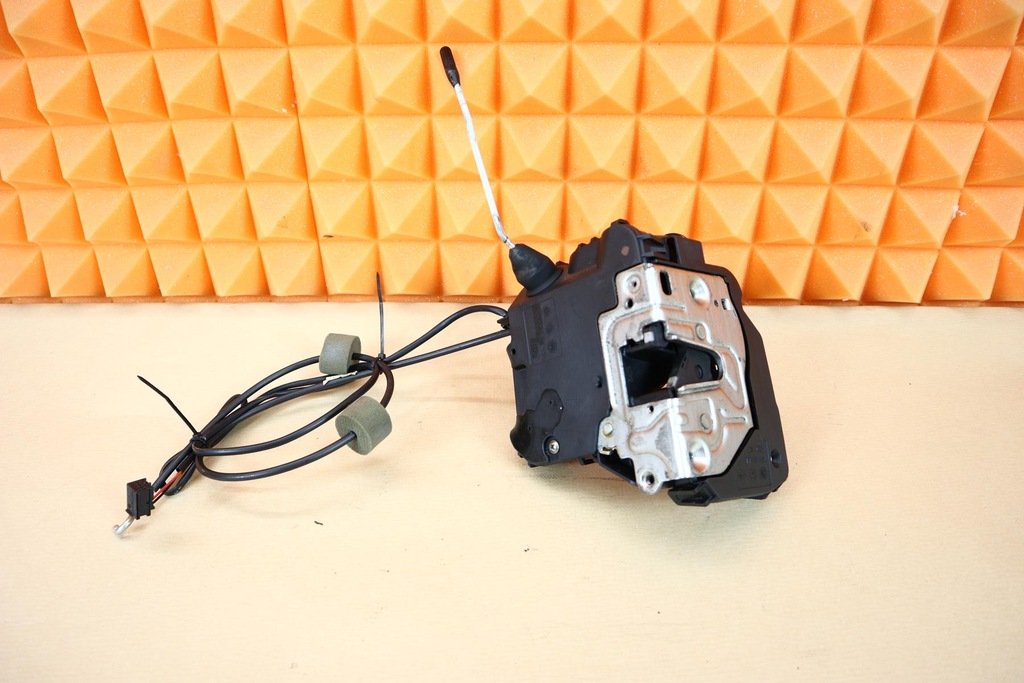 фото №1, Mercedes slk r171 замок дверь правый 1717202235