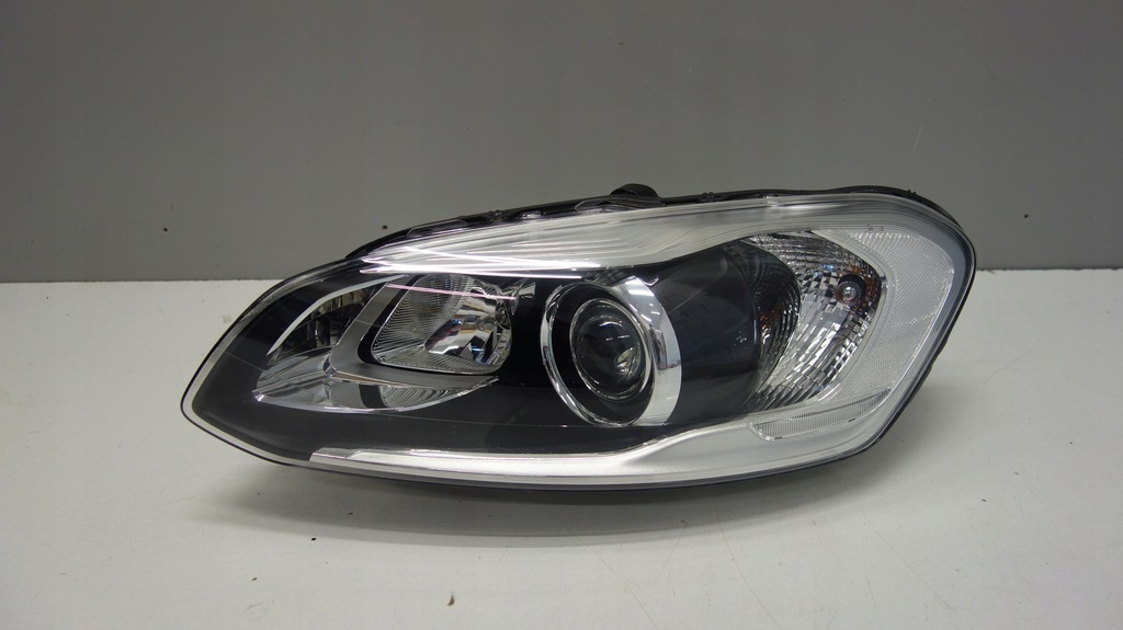 фото №1, Volvo xc60 lift лампа передняя левая 31395896 europa
