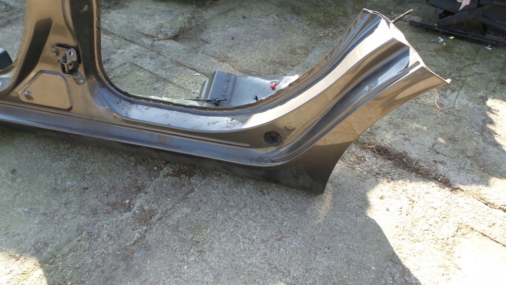 Поріг лівий mazda 3 3 2018 рестайлінг  хетчбек стійку  42s в Україні