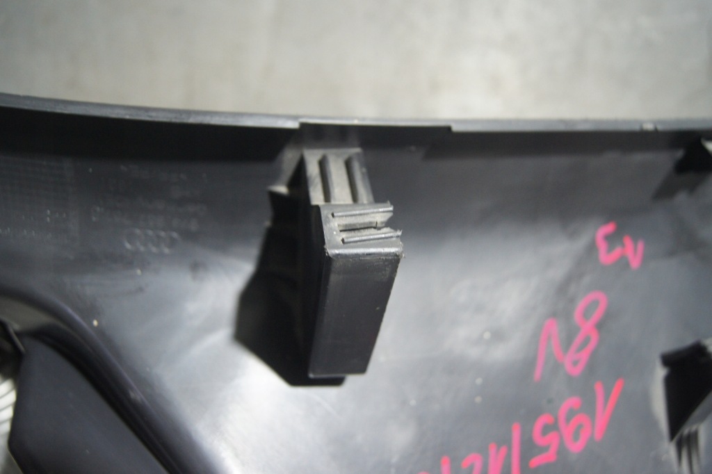 Молдинг накладка поріг ліве задні audi a3 8v 8v4867767b в Україні