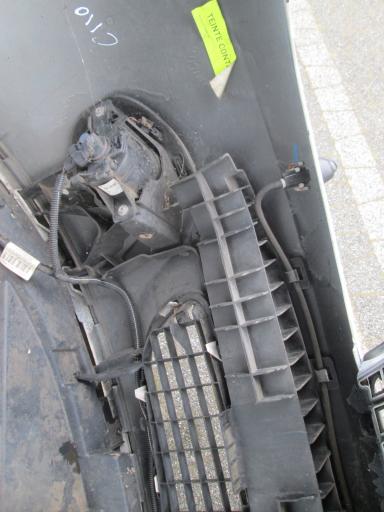 Бампер передний комплектный  renault clio 3 rs 2008 белый Оригинал