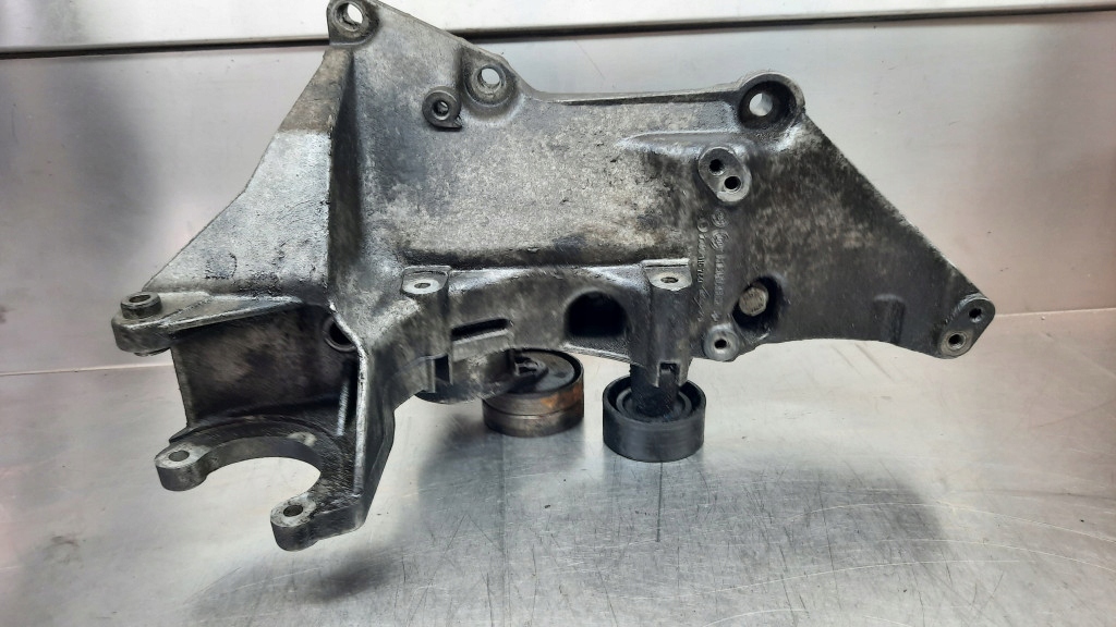 фото №1, Кронштейн генератора 7700115750 volvo v40 s40 1.9 dci