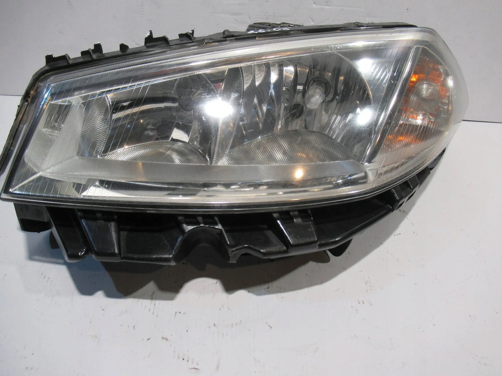 фото №6, Лампа перед левая 8200073220 renault megane ii