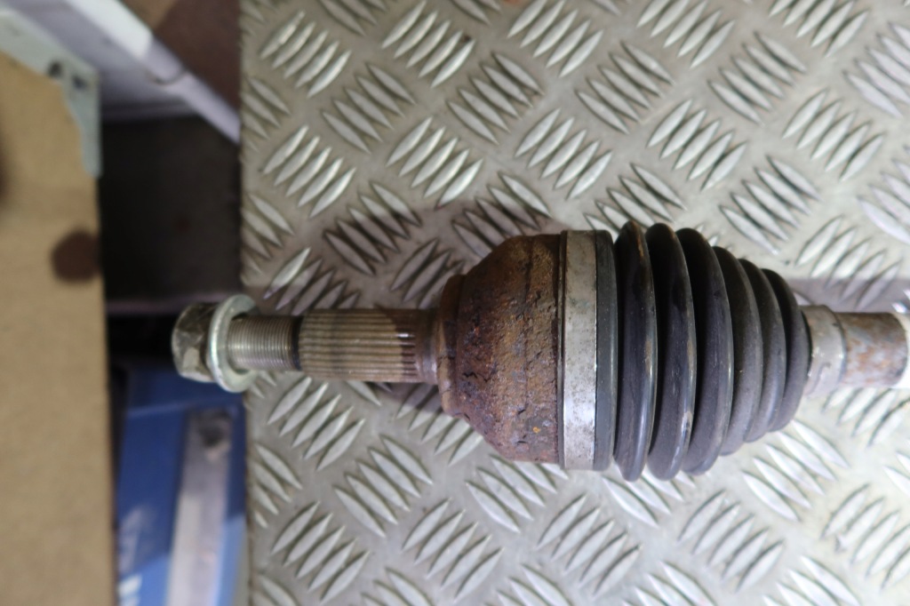 фото №2, Nissan оригінальний номер 39100bb32b привідний вал