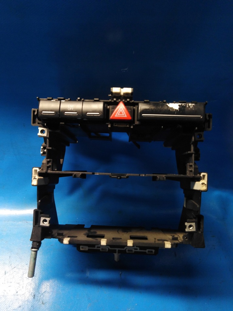 фото №1, Каркас панель консоли радио выключатель света аварийных audi a3 8p