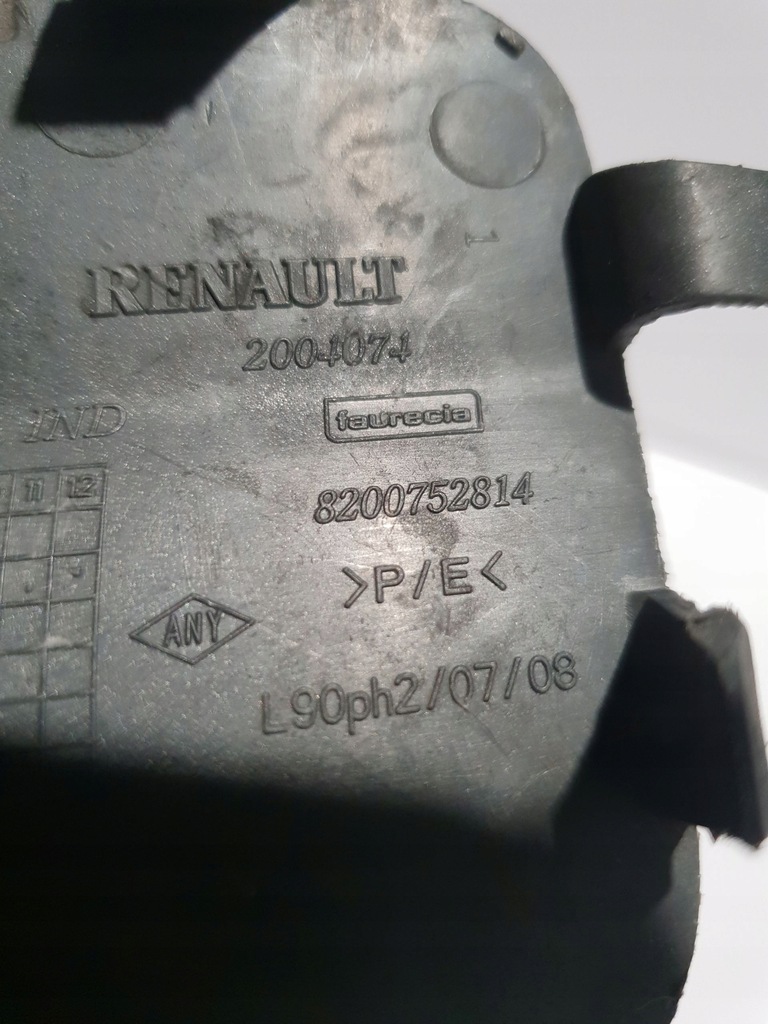 фото №8, Dacia logan i lift mcv 08-14 заглушка na hak бампер перед 8200752814