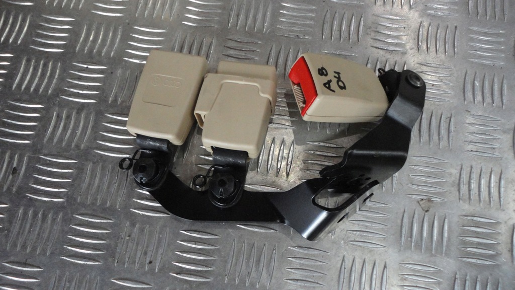 фото №1, Audi a8 d4 защёлки ремней поперечина задняя