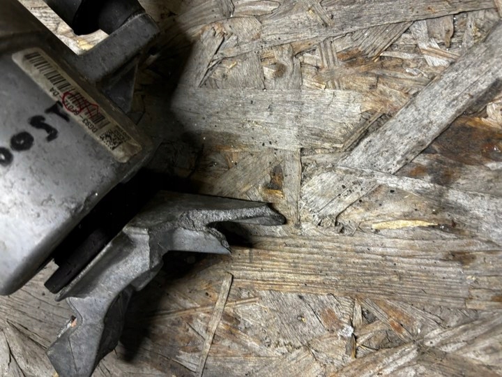 фото №6, Ford fusion ii mondeo mk5 dg936f012da кронштейн двигуна кронштейн