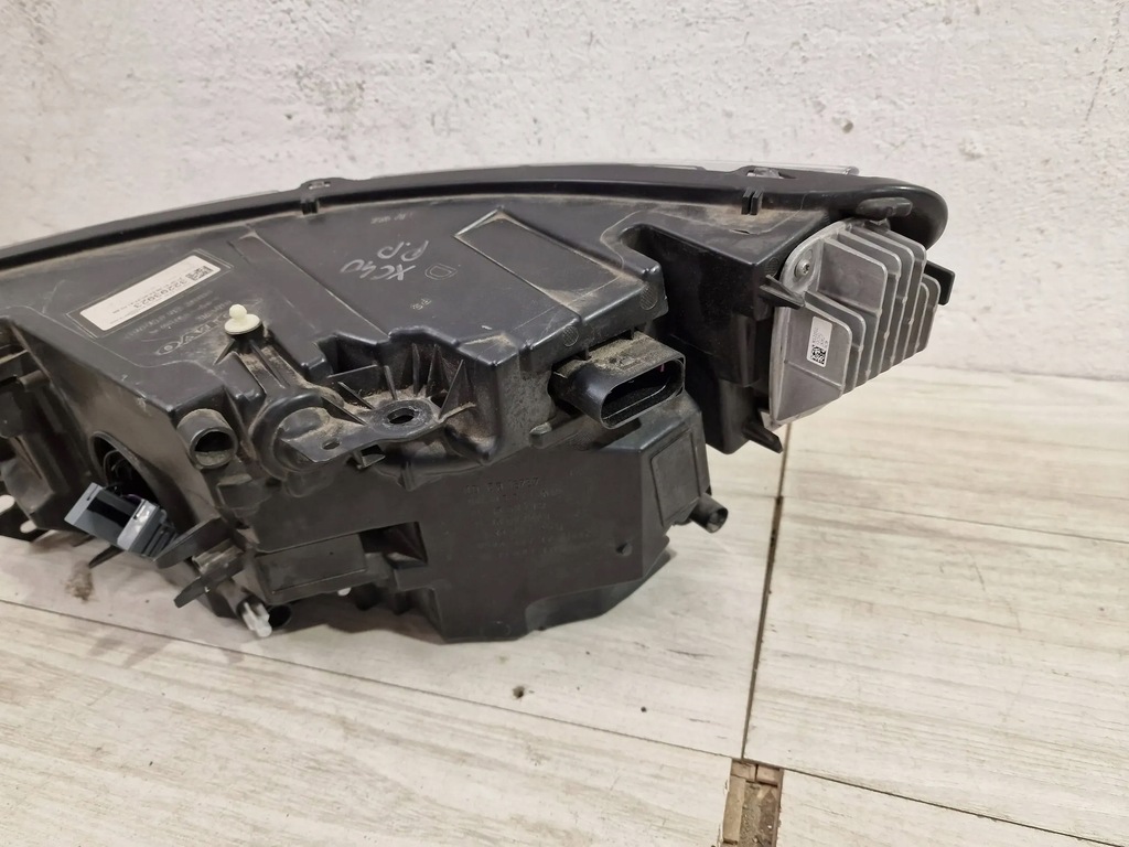 фото №8, Volvo xc40 mid led 32293923 права лампа