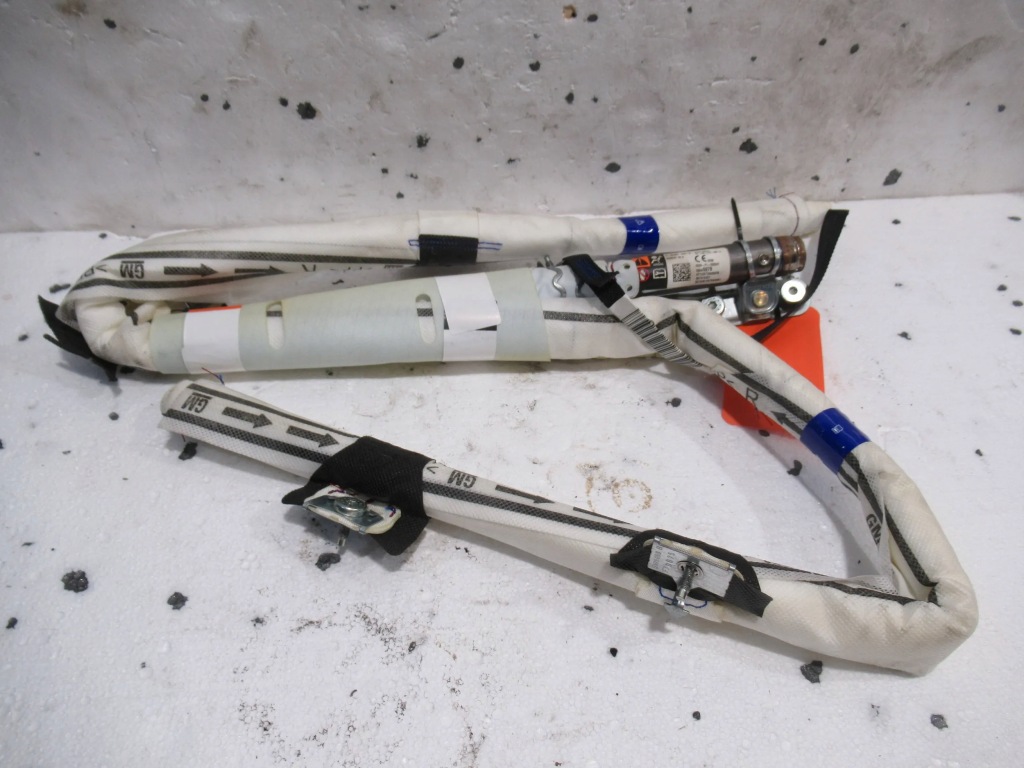 фото №1, Шторка безопасности правая 39045978 opel corsa e 5d