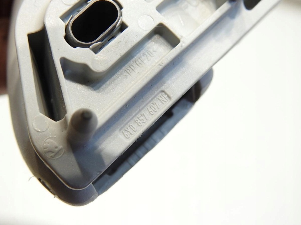 фото №6, Ручка кронштейн потолочный задняя skoda octavia ii lift 6y0857607np