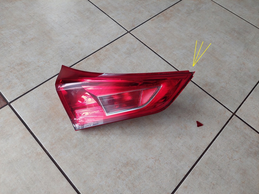 фото №1, Лівий задня -- кришка багажника -- toyota auris ii --- hb