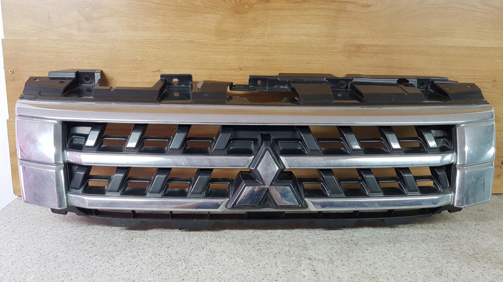 фото №1, Mitsubishi pajero iv lift 15 - решітка радіатора решітка радіатора d 93