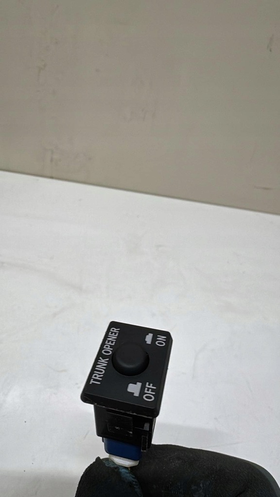 фото №1, Кнопка trunk открывалка mazda rx-8 15a257 открывания крышки