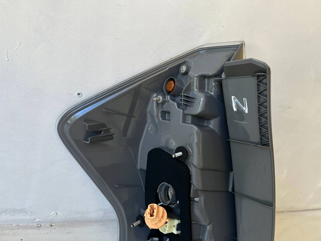 фото №7, Prius plus + лампа правая задняя задняя