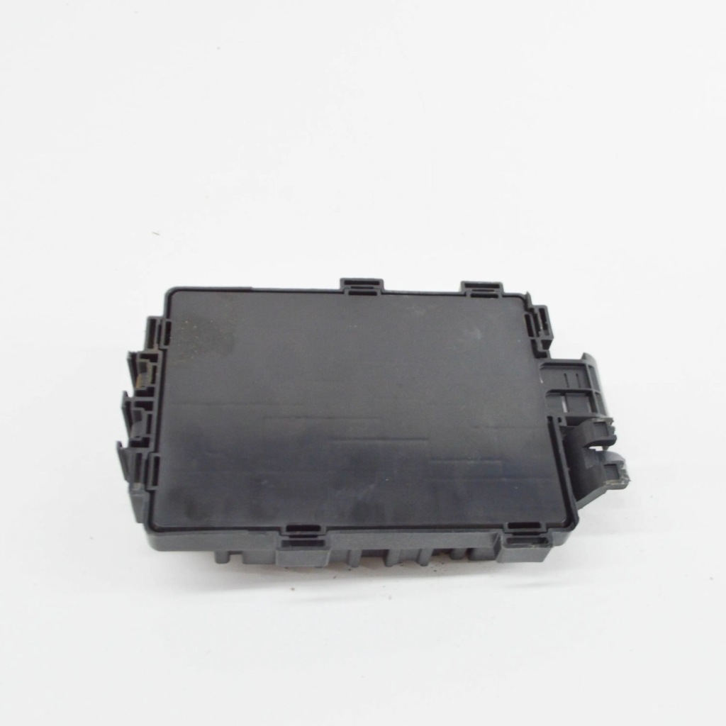 Tesla model x 2020 рамка / модуль запобіжників в Україні