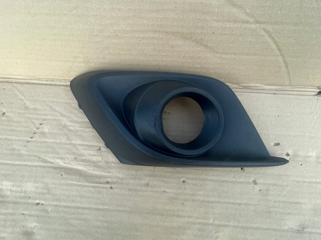 Купить Mazda 3 левая решётка бампера перед передняя