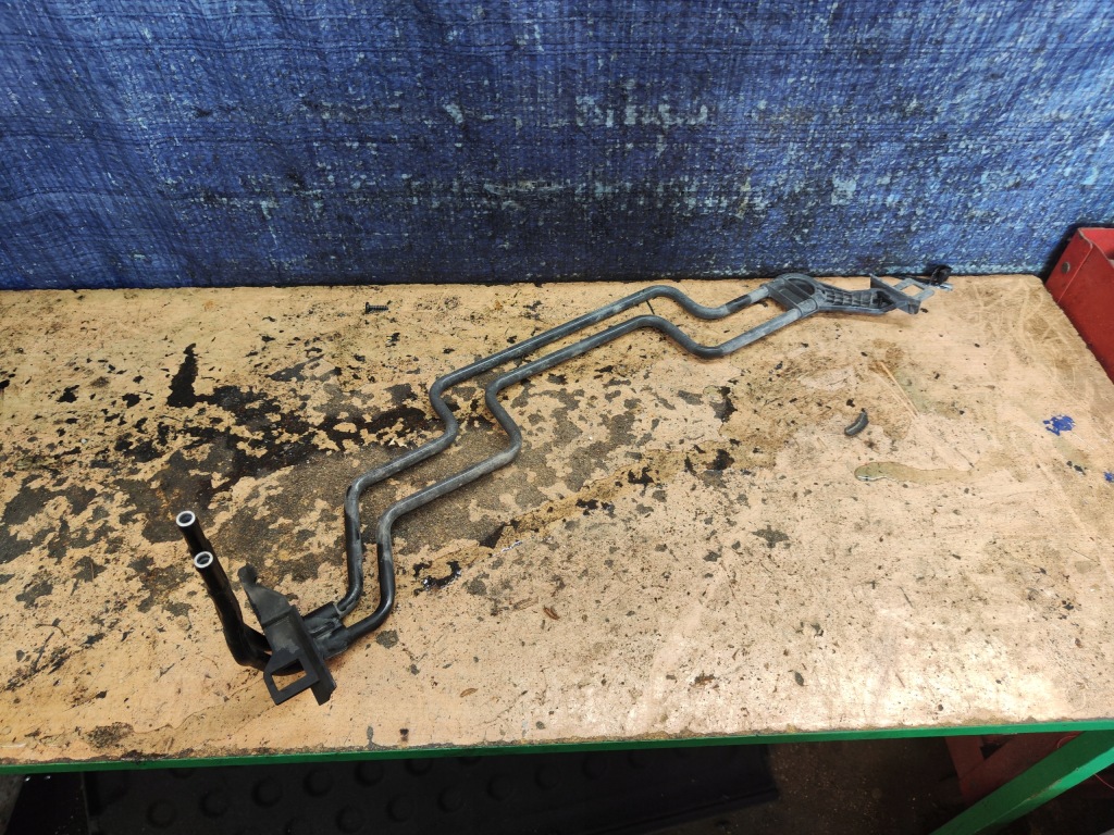 фото №1, Mercedes w211 e-klasa 2.7 cdi радіатор підсилювача