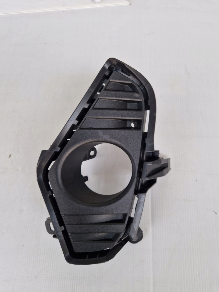 фото №1, Rav4 v 19 - решётка рамка противотуманной фары правая