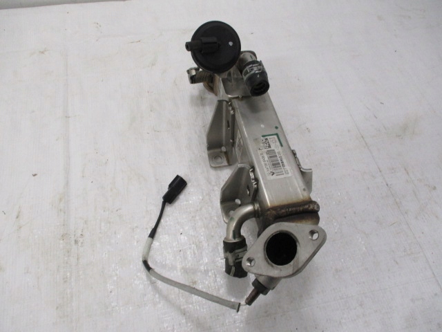 Renault оригінальний номер 147350782r радіатор, система охолодження двигуна в Україні