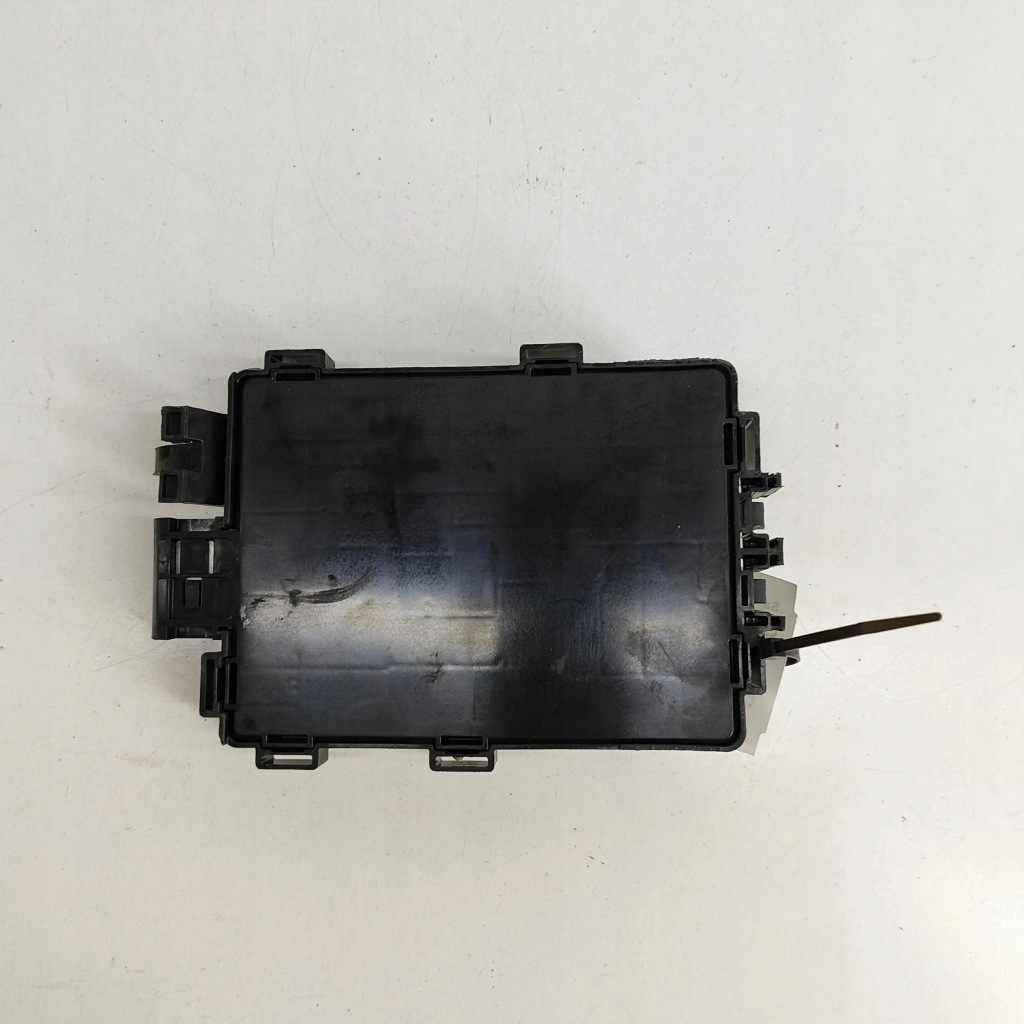 Tesla model x 2017 рамка / модуль запобіжників в Україні