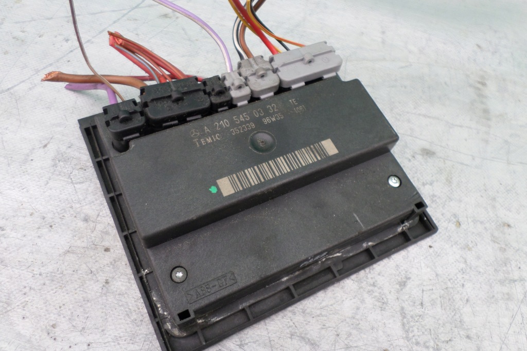 фото №1, E klasa w210 модуль вентилятора роз'єми 2105450332