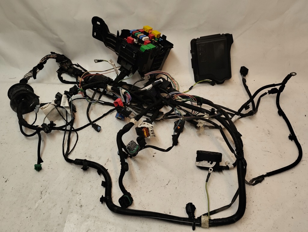 фото №1, Citroen c3 iii 1.2 коробка запобіжників електропроводка