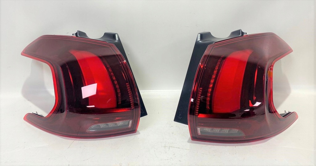 фото №1, Nowa org лампа задняя правая peugeot 2008 lift 2016- led