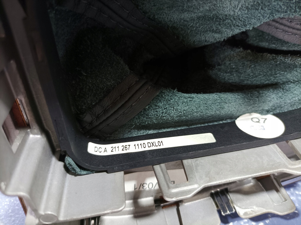 фото №9, Mercedes e w211 рамка чехол рычага переключения передач домкрата a2116802336