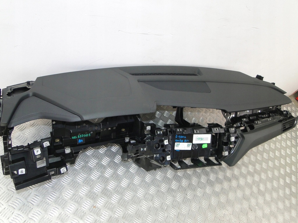 фото №9, Консоль приборная панель приборная панель кожа подушка безопасности audi e-tron 4ke