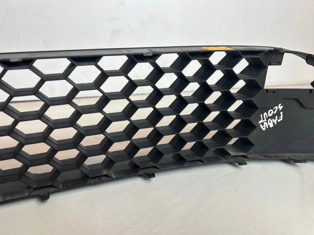 фото №10, Решётка средняя бампера skoda fabia ii rs