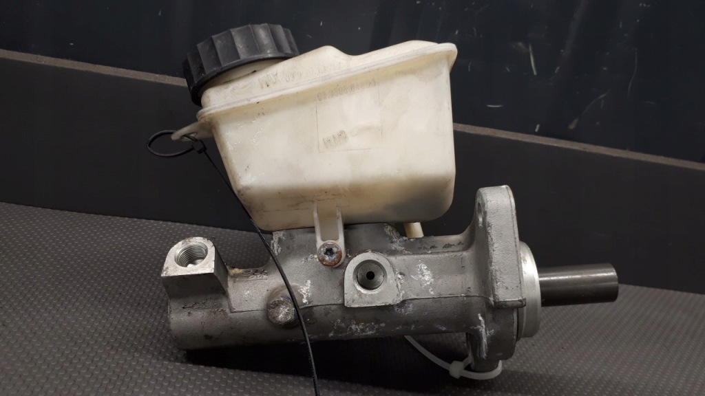 Купить Volvo оригинальный номер 8646008 насос тормозная