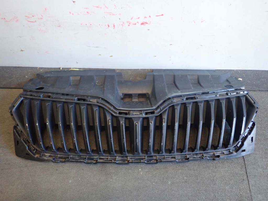 фото №1, Решётка радиатора skoda fabia iii lift 2017- 6v0853653c